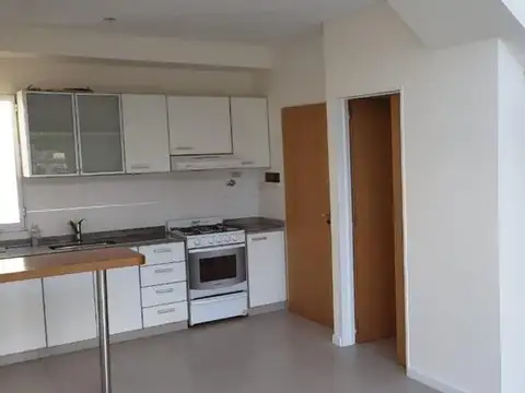 INCREIBLE DUPLEX, COCHERA, BALCON, PILETA,JARDIN Y PARRILLA