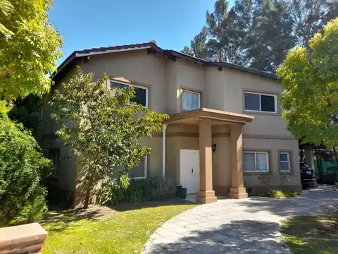 Casa en Venta con 2 cocheras