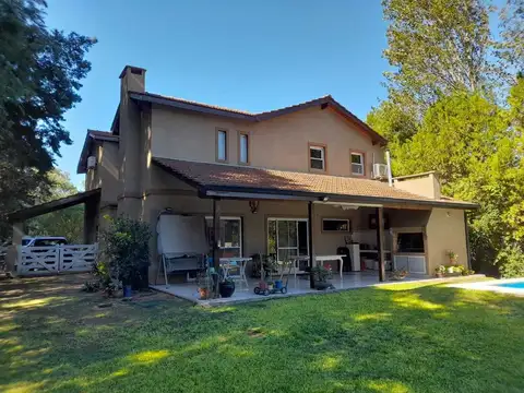 Casa 5 ambientes con 3 baños