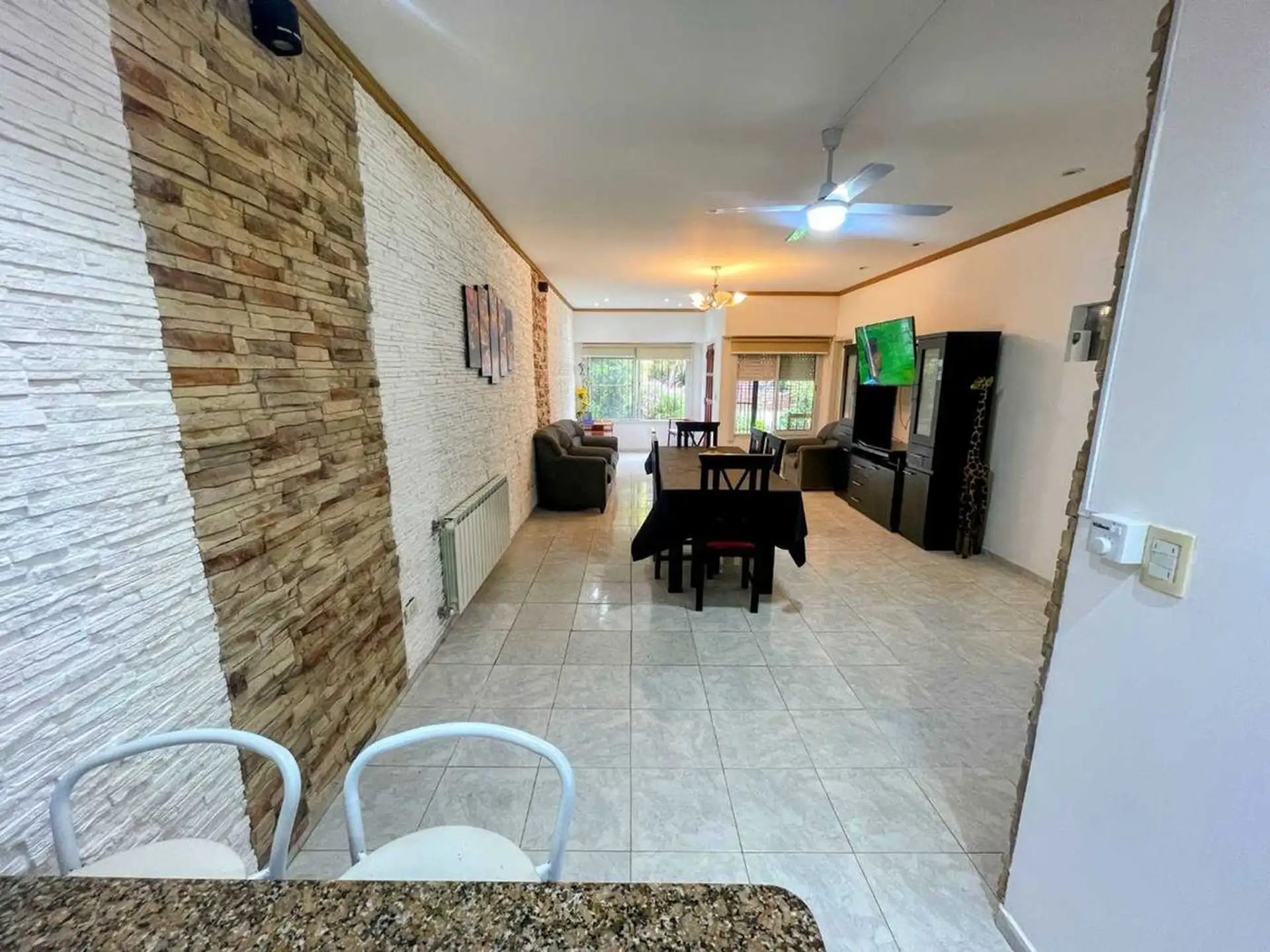 Casa 4 amb, 396m² con departamento 2 amb — Punta Mogotes