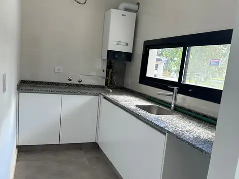 Casa 5 ambientes con 3 baños