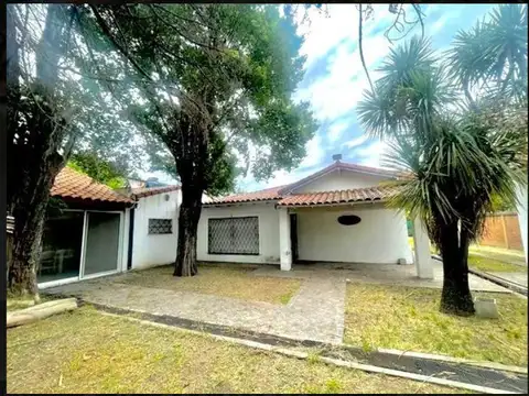 Quinta en Venta con 2 cocheras