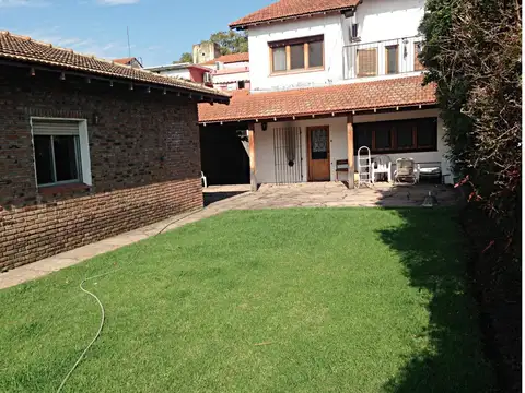 Casa con gran lote y mucho potencial. Lomas de San Isidro