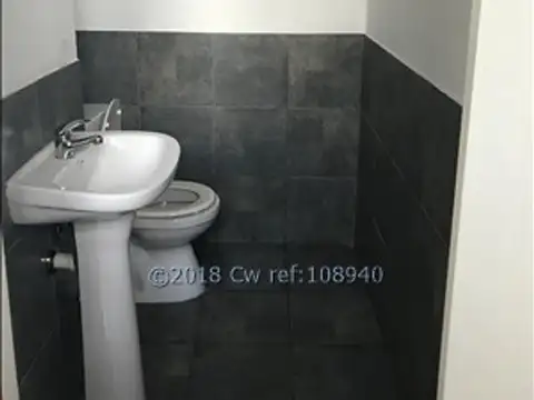 BUCEO. HERMOSO LOCAL FRENTE AL WORD TRADE CENTER. INMACULADO