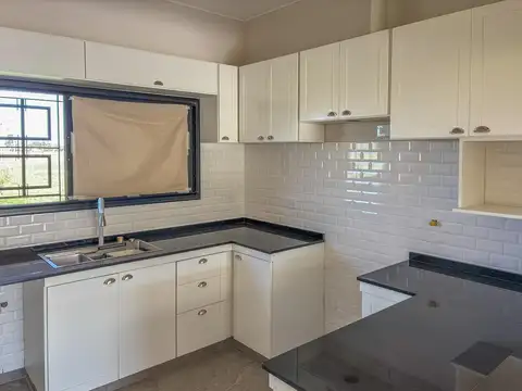 Casa 5 ambientes con 2 baños