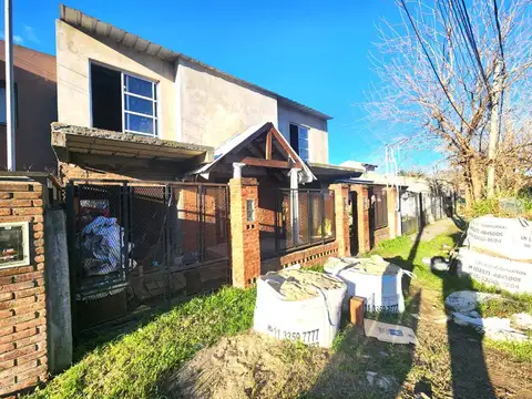 Casa en Venta con 3 cocheras