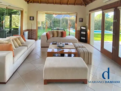Casa 4 ambientes con 3 baños
