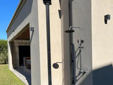 Ayres plaza, La lonja