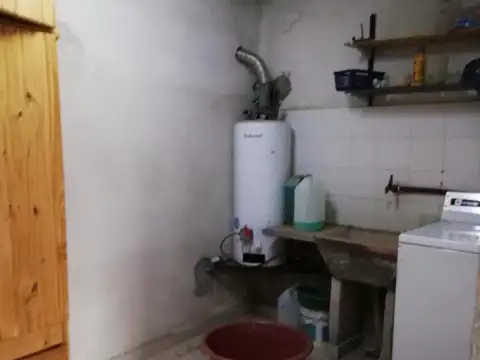 VENTA CASA 5 AMBIENTES MILTIFAMILIAR. LA TABLADA