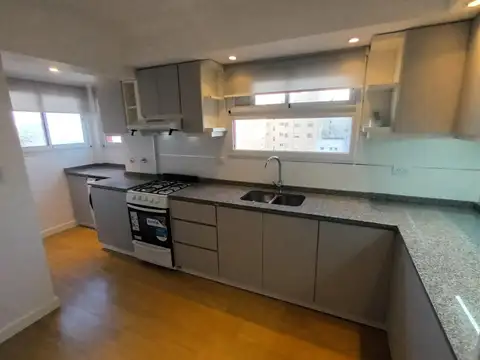 Departamento 3 ambientes externo con balcón y cochera