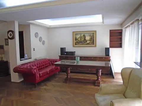 Casa 6 ambientes con 2 baños
