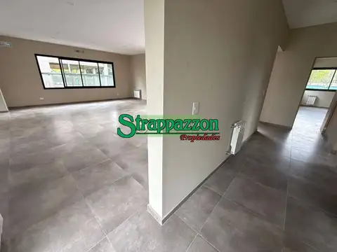 Casa en Venta con 4 cocheras