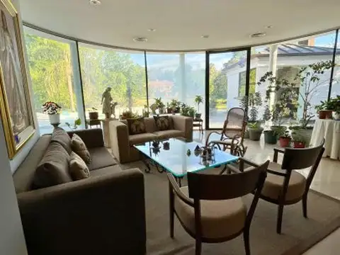 Casa 5 ambientes con 7 baños