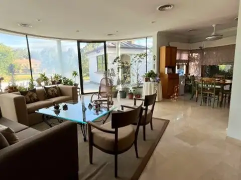 Casa en Venta en Abril Club De Campo, USD 1.299.000
