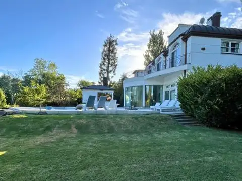 Casa en Venta con 5 cocheras
