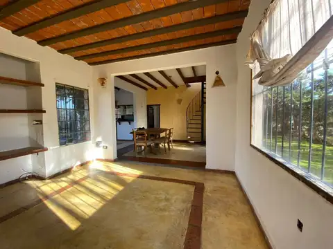 Casa en Venta con 2 cocheras
