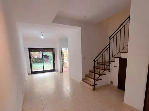 Casa en Alquiler con 1 cochera