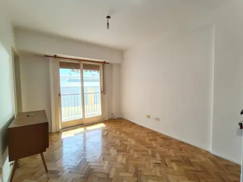 DEPTO MUY LUMINOSO – EXCELENTE ESTADO – A MTS CALLE CUENCA CENTRO COMERCIAL VILLA DEL PARQUE 