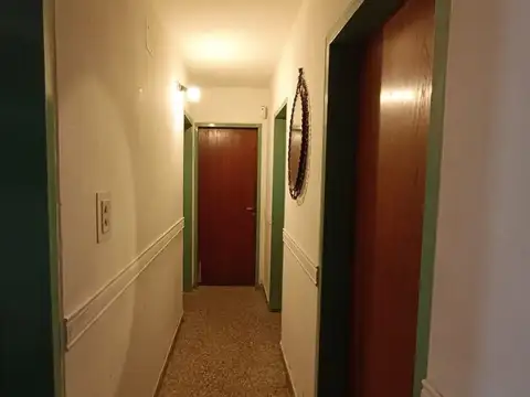 Casa 6 ambientes con 2 baños