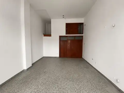Local en Alquiler en Isidro Casanova, $ 500.000