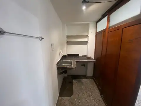 Local en Alquiler en Isidro Casanova, $ 500.000