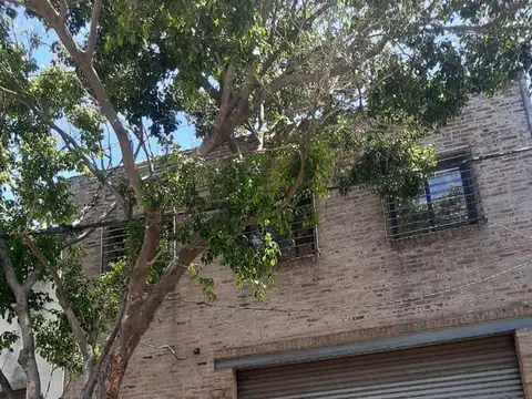 Exc Galpón muy buena conect oficinas, baños vest 255 m2 tot.