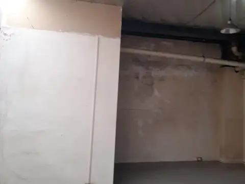 Exc Galpón muy buena conect oficinas, baños vest 255 m2 tot.