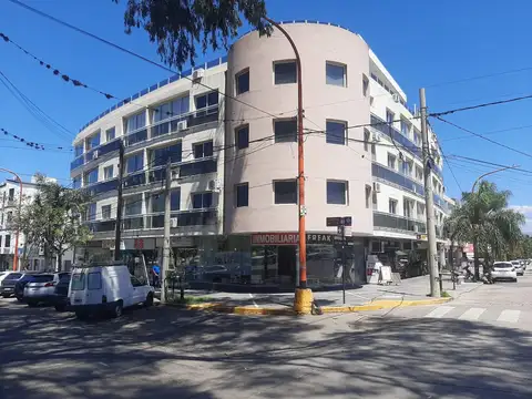 Hipólito Yrigoyen 100