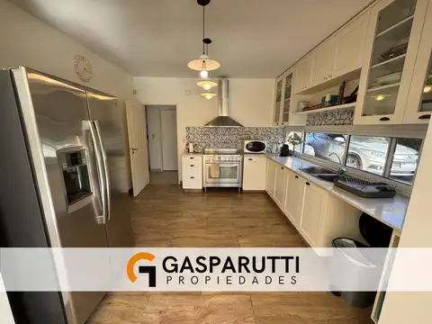 Casa en Venta con 6 cocheras