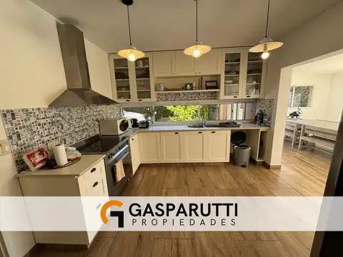 Casa 5 ambientes con 4 baños