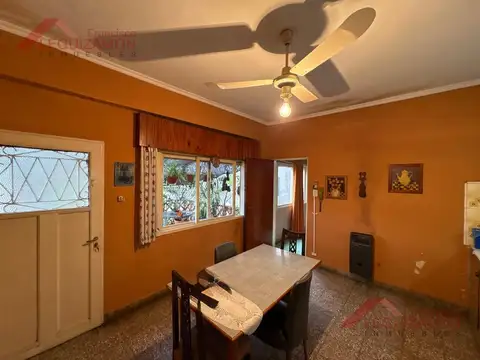 Casa 10 ambientes con 4 baños