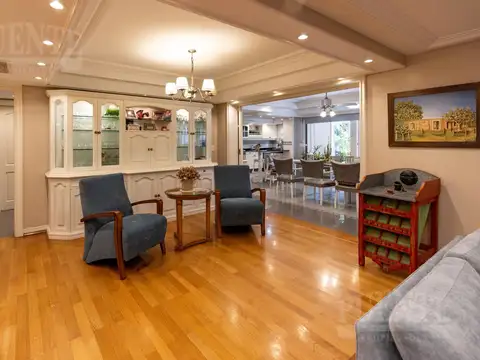 Casa en Venta con 5 cocheras