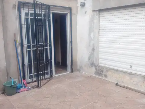 Casa ideal dos familias, en lote propio..