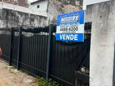 Casa ideal dos familias, en lote propio..