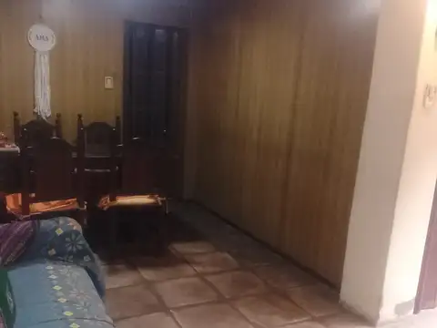 Casa ideal dos familias, en lote propio..
