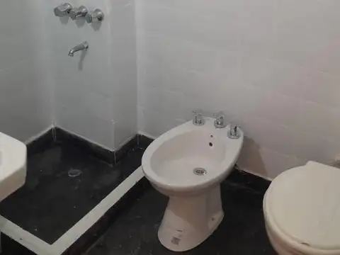 Departamento en Alquiler en Parque Chacabuco, $ 400.000