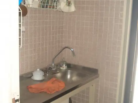 OFICINA 39 M2 AL FRENTE CON SALA PRIVADA Y BAÑO. MARIANO ACOSTA AL 100 AVELLANEDA.