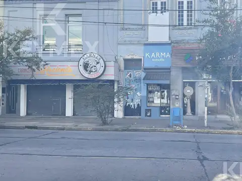Local Comercial en Berisso Av. Montevideo e/ Genova y calle 8