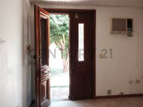 Casa en Alquiler con 1 cochera