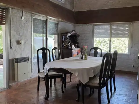 Casa 5 ambientes con 2 baños