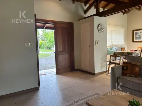 Casa en Alquiler con 2 cocheras