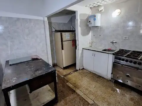 VILLA REAL. VIRGILIO 2800. Local 200 mts. 2 baños SIN EXPENS