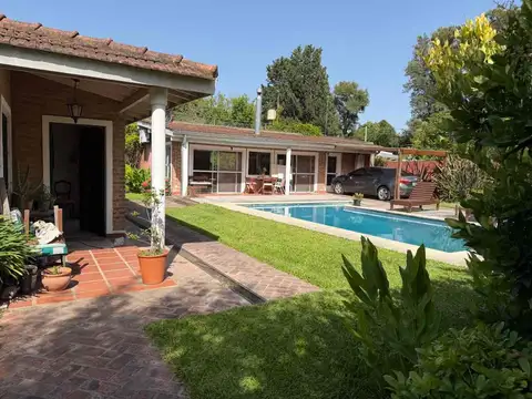 Venta casa con piscina y cancha de padel ,quincho
