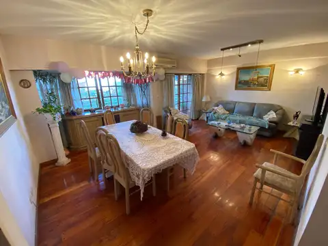 Ramón Falcon 5500, Piso 3