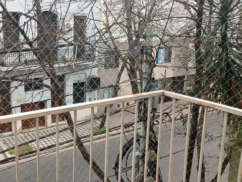 1 ambiente al frente con balcón
