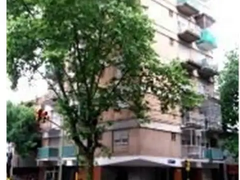 1 ambiente al frente con balcón