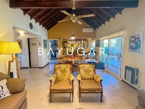 Casa 5 ambientes con 2 baños