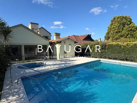 Casa en Venta con 4 cocheras
