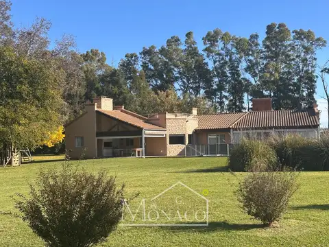 Casa En Venta En El Argentino Farm Club Luján