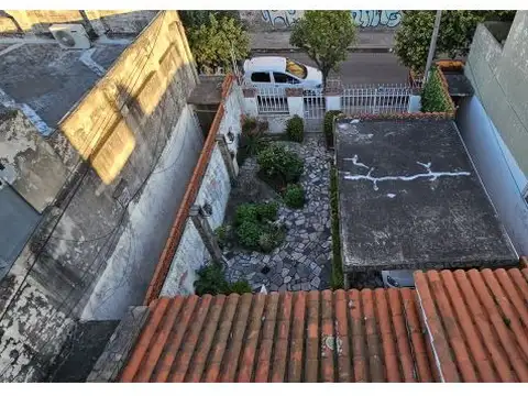 Casa 6 ambientes con 2 baños